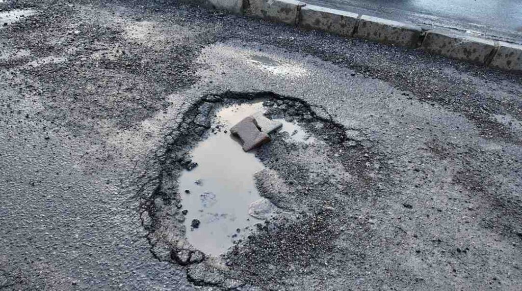 Pavement Cracking and Premature Failure